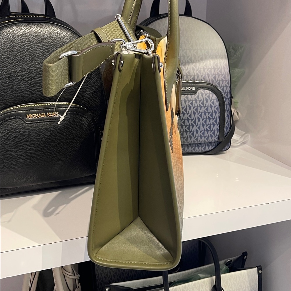 MICHAEL KORS Mirella Medium Ombré Signature Logo Tote Bag
Olive Combo
NWT - Picture 4 of 16